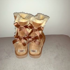 UGG authentic Bailey Bow II BOOTS 9 VGC CHESTNUT